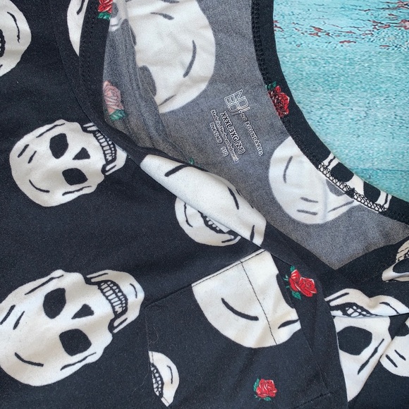 No Boundaries Juniors plus Black Skull & Rose Scoop Dress sz 3X - Picture 3 of 3